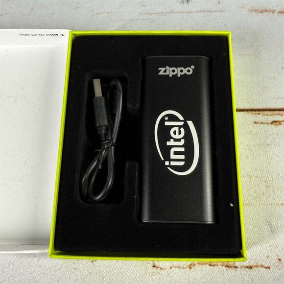 Zappos HeatBank 3 Rechargeable Hand Warmer & Power Bank 2600mAh - Picture 2 of 3